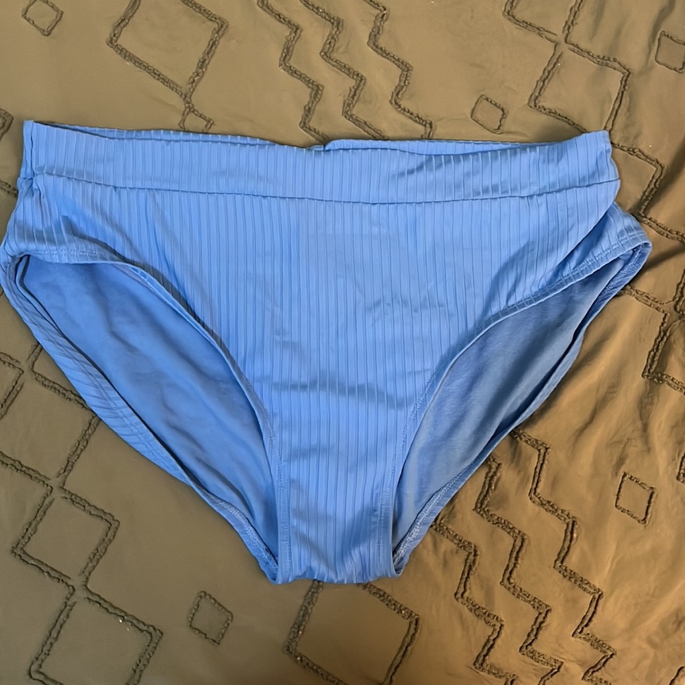 Blue bikini - Picture 2 of 9